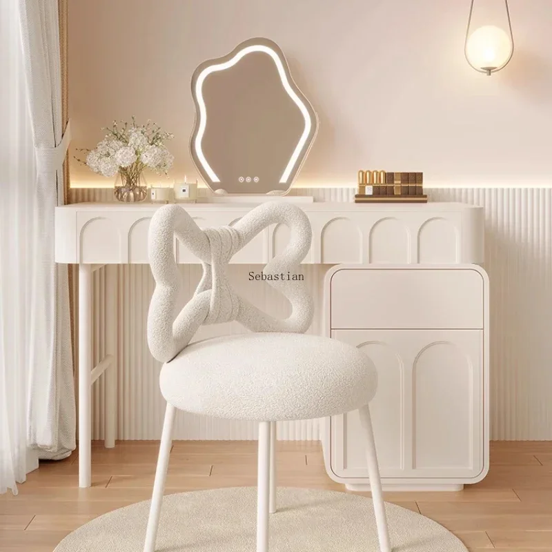 Chair-dressing table (3) كرسي تسريحة على شكل وردة